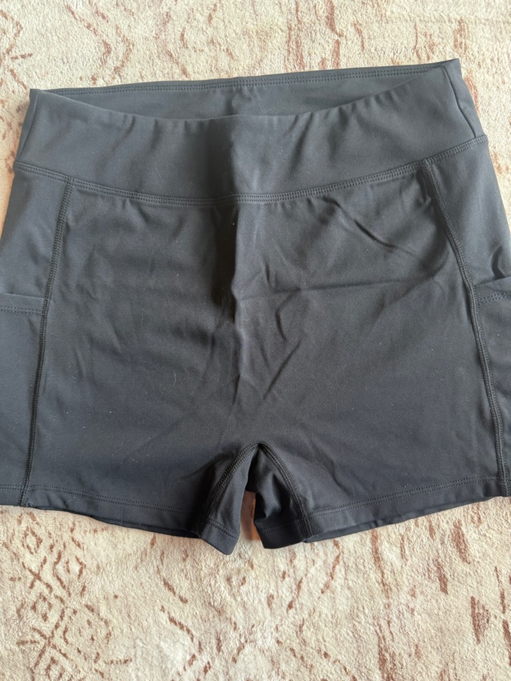 HALARA Black High-Waist Bike Shorts with Side Pockets